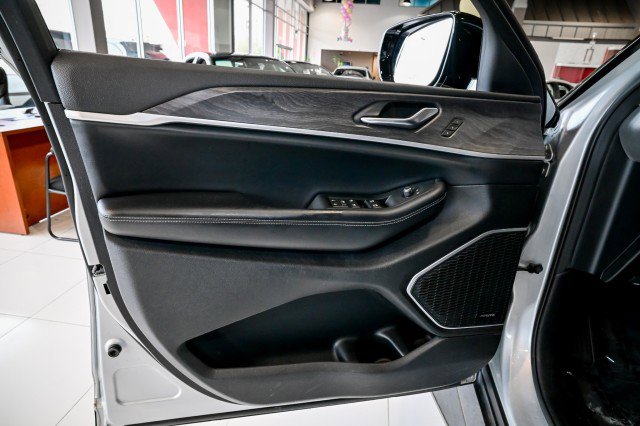 Used 2021 Jeep Grand Cherokee L Limited AWD/4WD image 15
