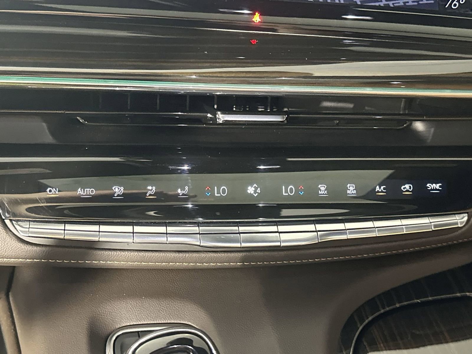 Used 2023 Cadillac Escalade Premium Luxury w/ Performance Package AWD/4WD image 19