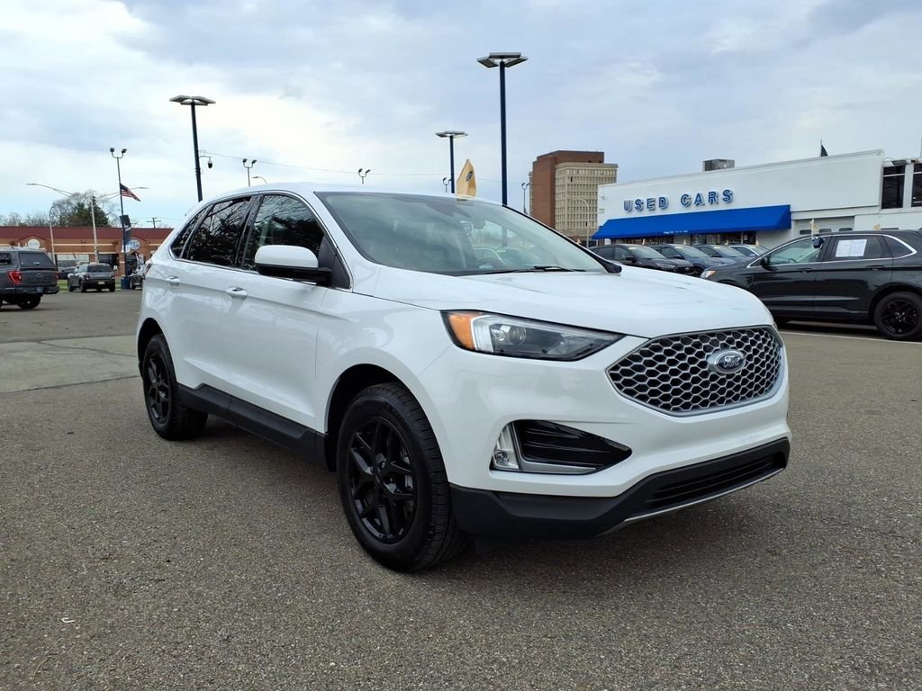 Certified 2023 Ford Edge SEL w/ Convenience Package AWD/4WD image 3
