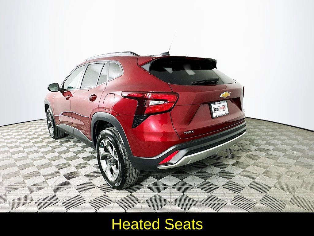 Used 2024 Chevrolet Trax LT w/ Driver Confidence Package image 7