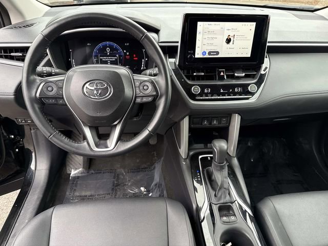 Used 2025 Toyota Corolla Cross XLE image 17