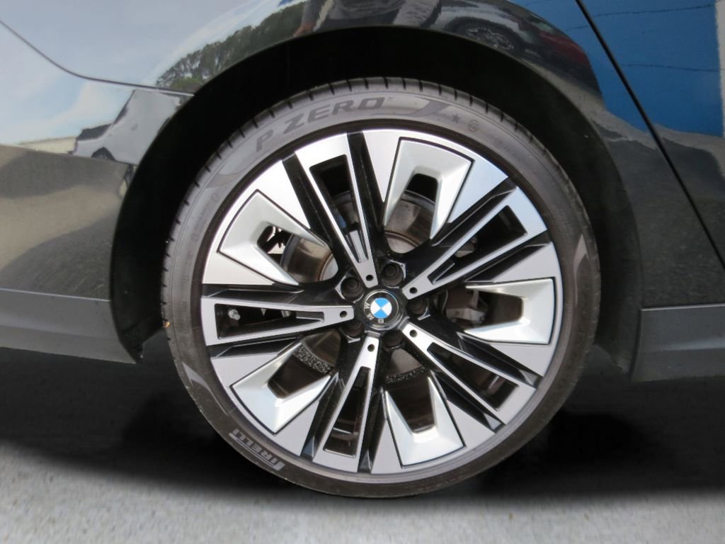 Used 2025 BMW 530i xDrive AWD/4WD image 28