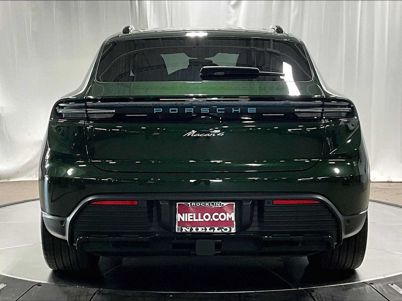 Used 2025 Porsche Macan 4 Electric AWD/4WD image 8