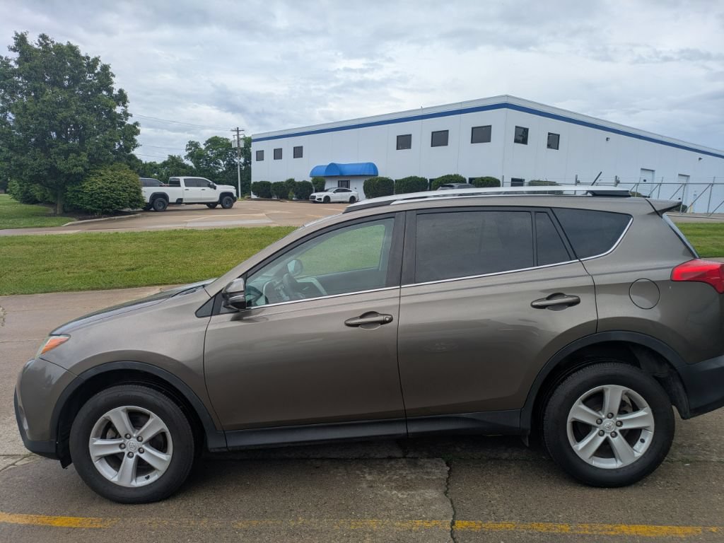 Used 2014 Toyota RAV4 XLE AWD/4WD image 8