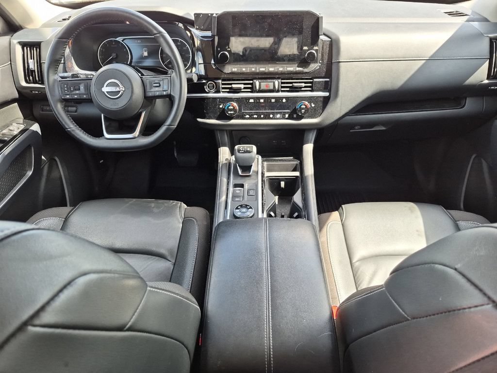 Used 2023 Nissan Pathfinder SL AWD/4WD image 13