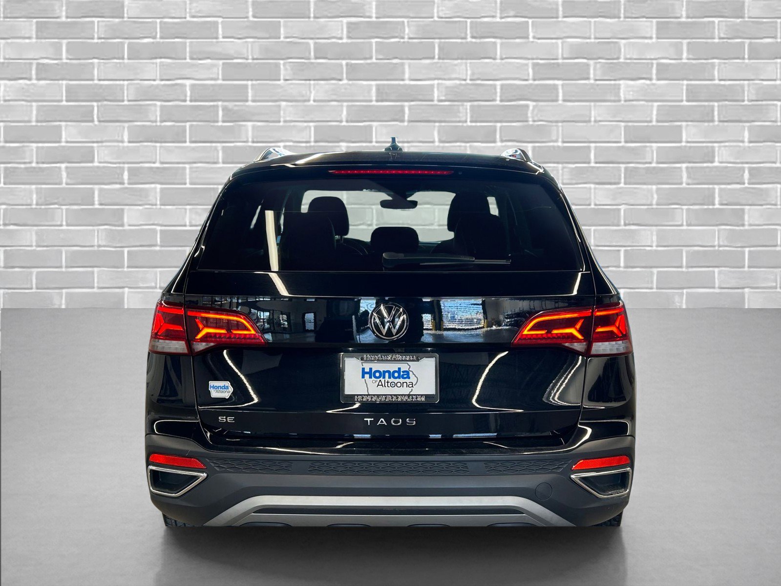 Used 2024 Volkswagen Taos SE image 4