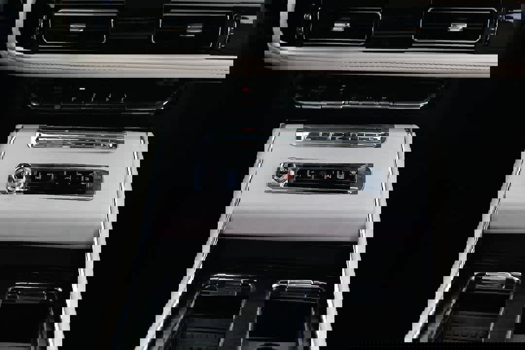 Used 2025 Lincoln Aviator Reserve w/ Equipment Group 201A image 23