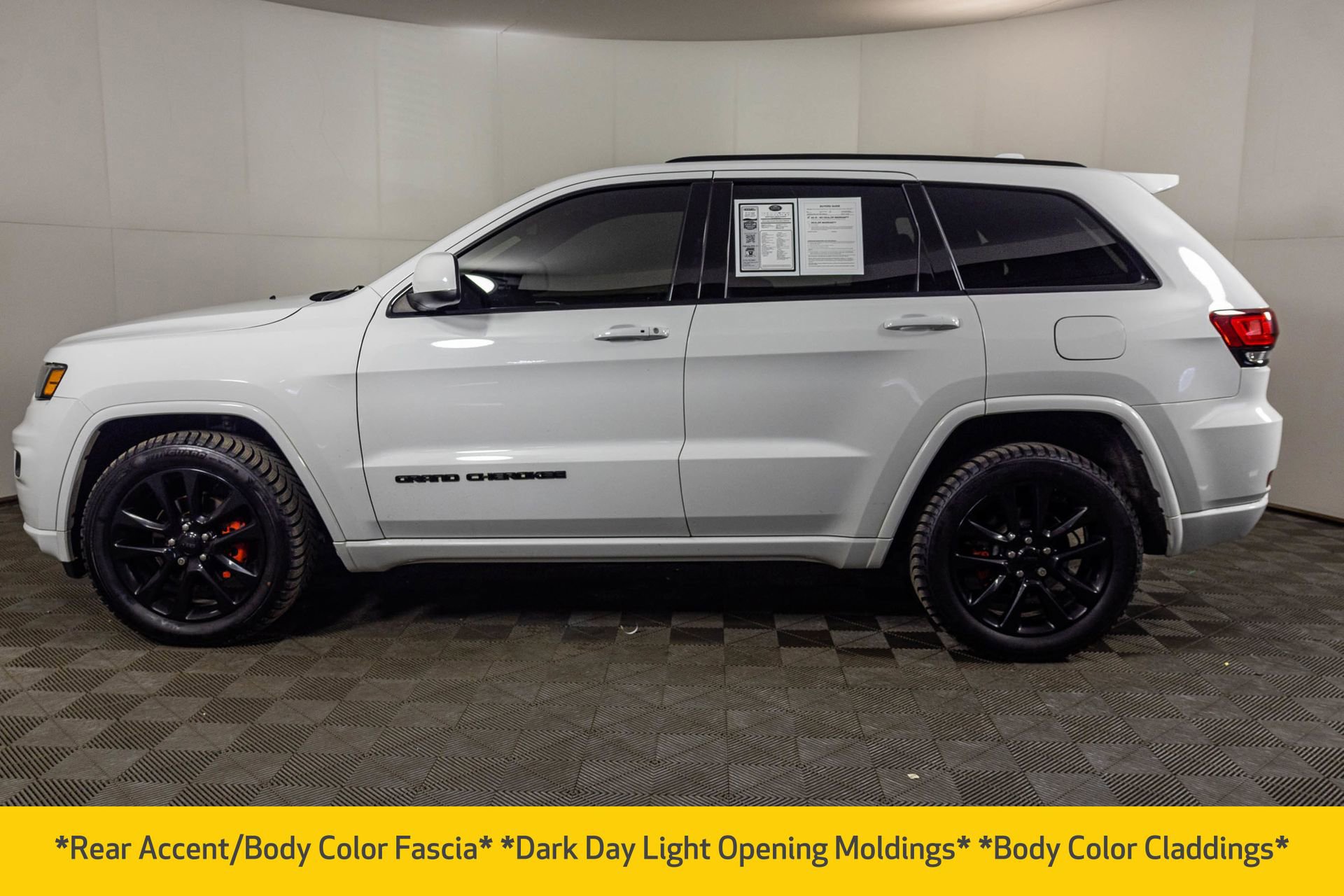 Used 2018 Jeep Grand Cherokee Altitude image 23