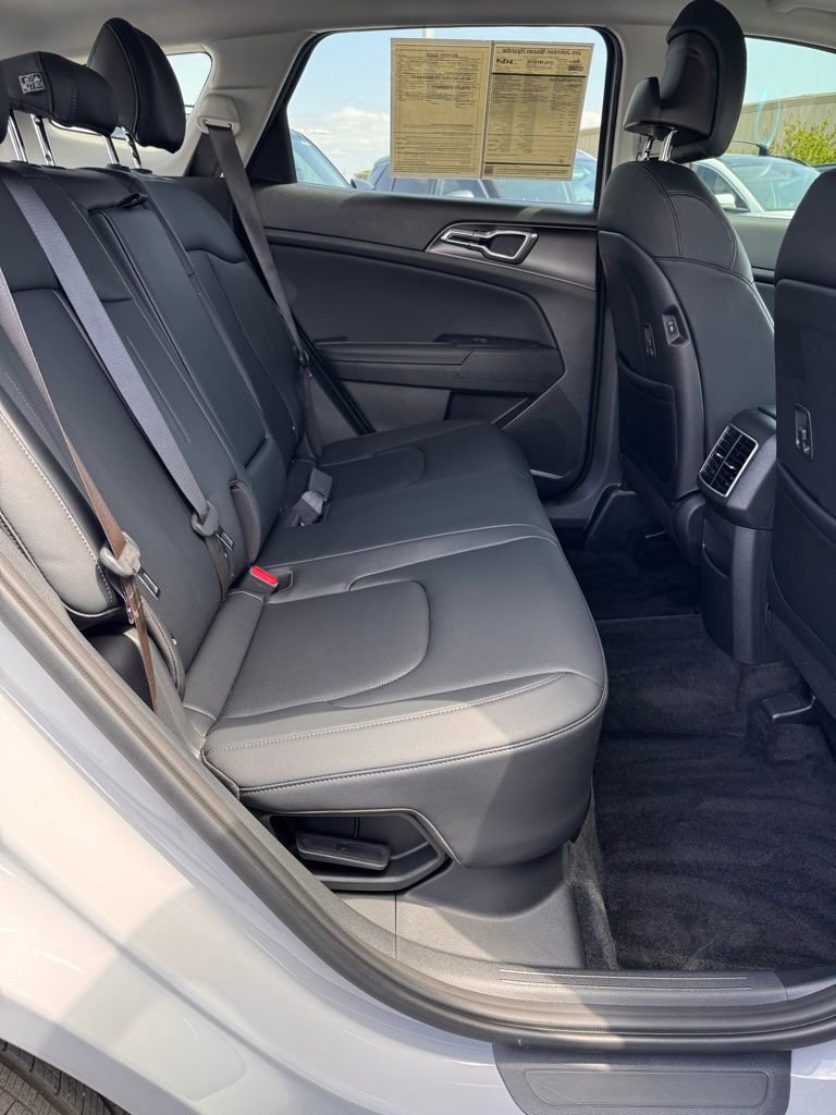 Used 2026 Kia Sportage EX w/ EX Panoramic Sunroof Package image 13