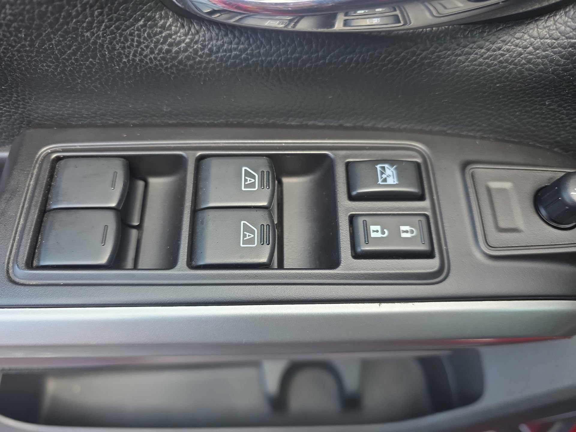 Used 2020 Nissan Titan SV w/ SV Convenience Package RWD image 26