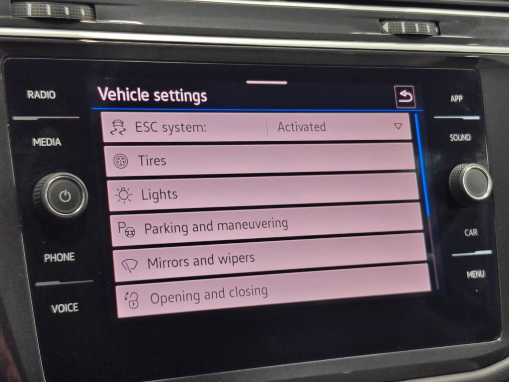 Used 2024 Volkswagen Tiguan SE AWD/4WD image 36