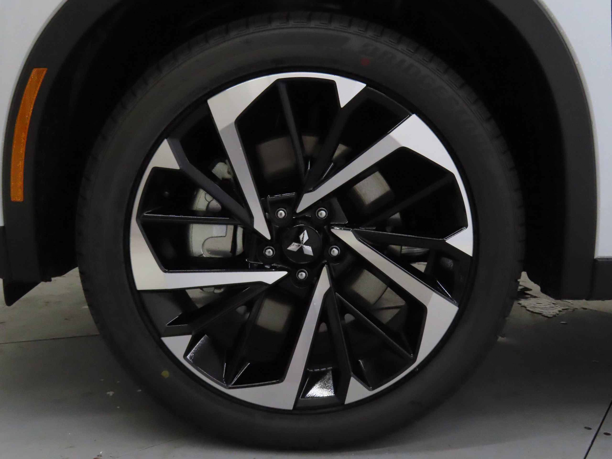 New 2025 Mitsubishi Outlander SE image 25