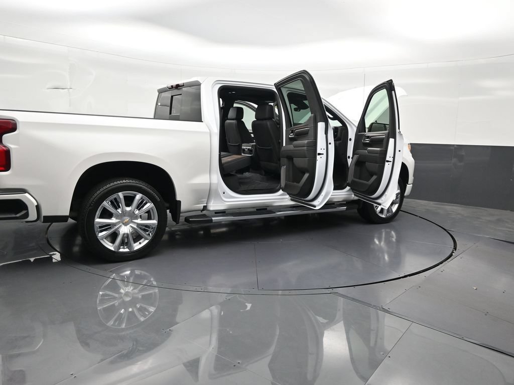 Used 2024 Chevrolet Silverado 1500 High Country w/ High Country Premium Package AWD/4WD image 32