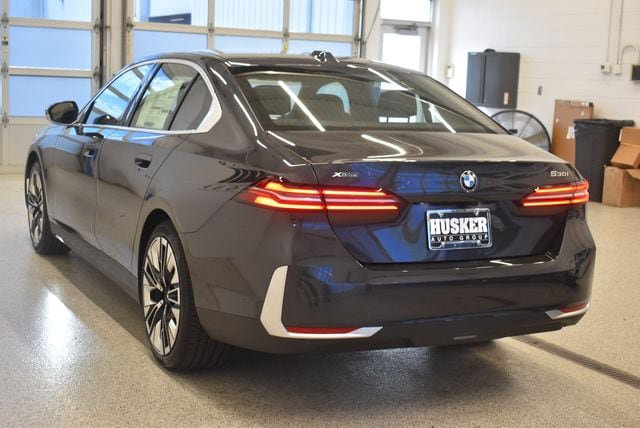 New 2027 BMW 530i xDrive w/ Premium Package AWD/4WD image 10