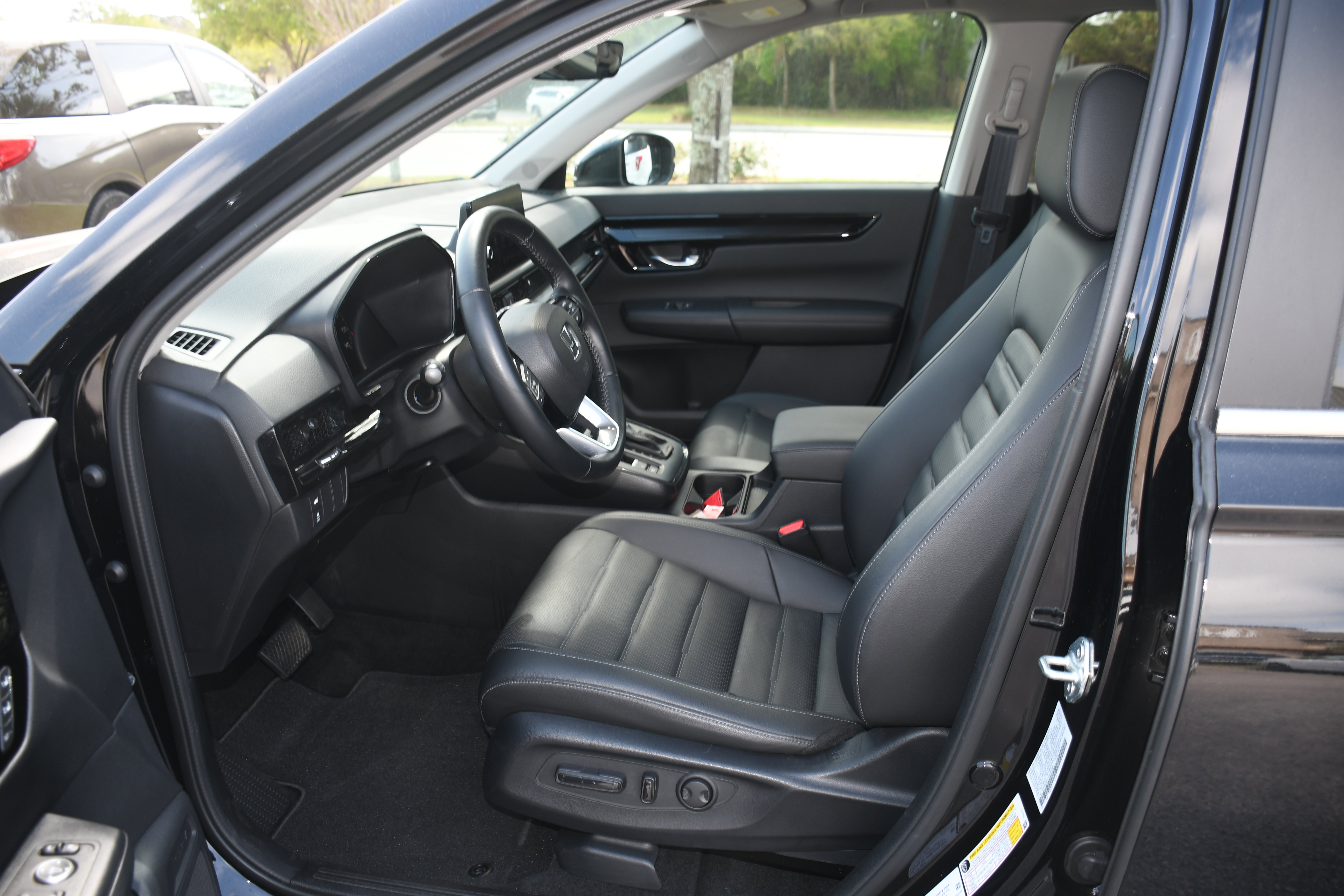 Used 2025 Honda CR-V EX-L image 8