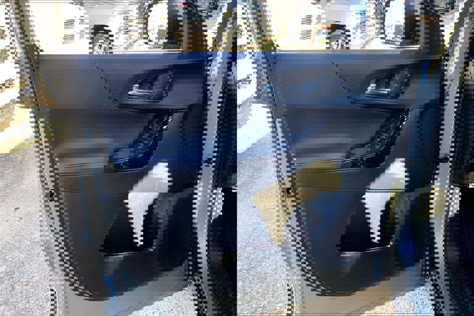 Certified 2025 Chevrolet Equinox LT w/ Safety and Technology Package image 18