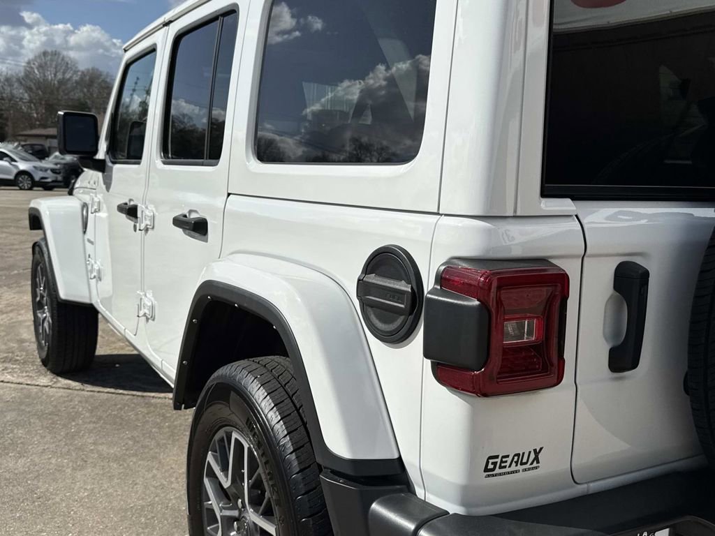 Used 2024 Jeep Wrangler Sahara image 10