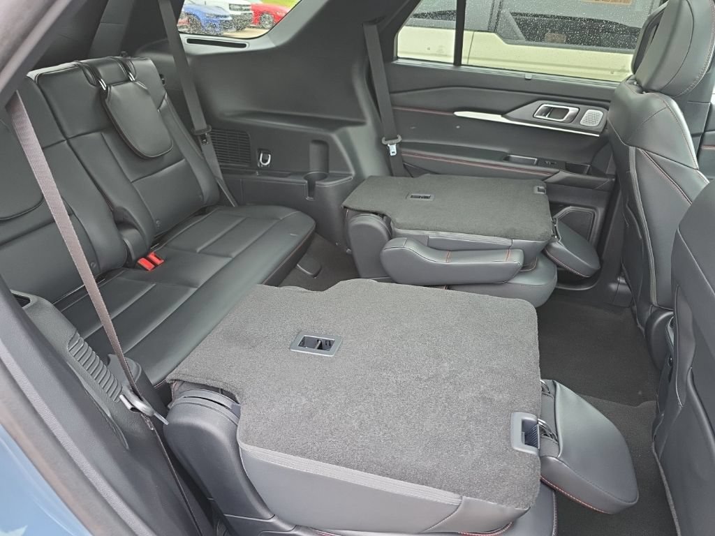 Used 2025 Ford Explorer ST AWD/4WD image 9