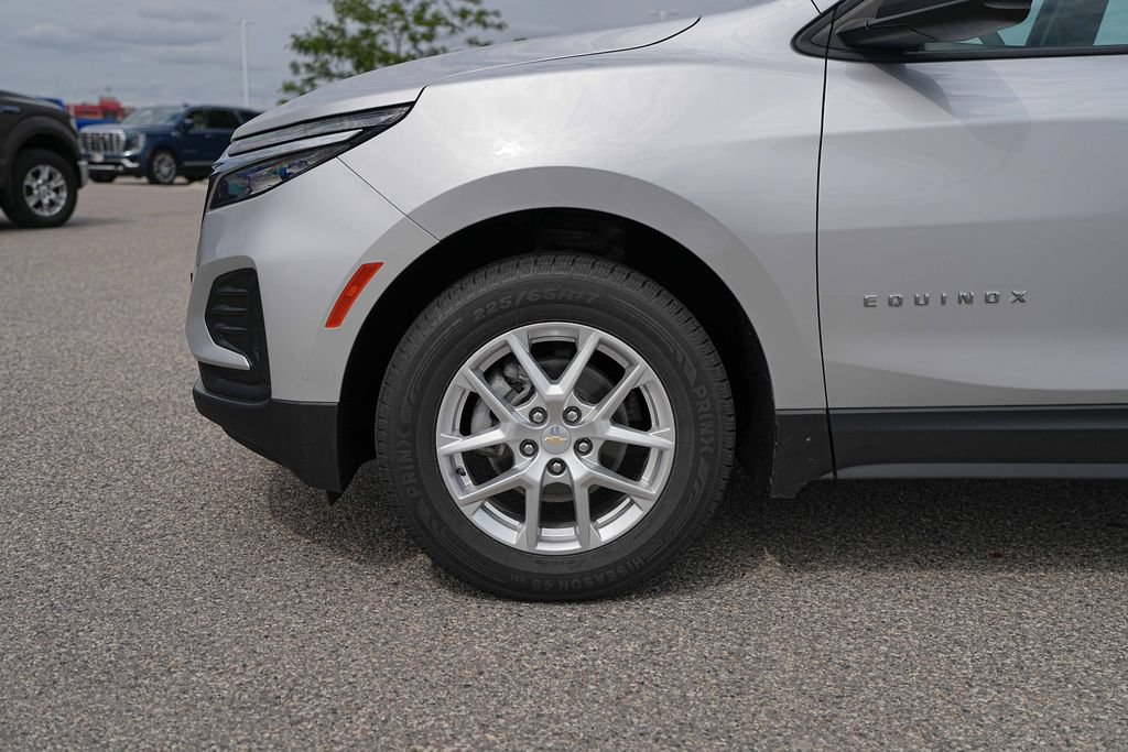 Used 2022 Chevrolet Equinox LS AWD/4WD image 11