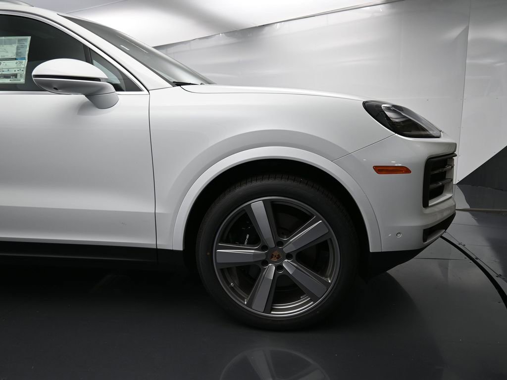 Certified 2025 Porsche Cayenne AWD/4WD image 20