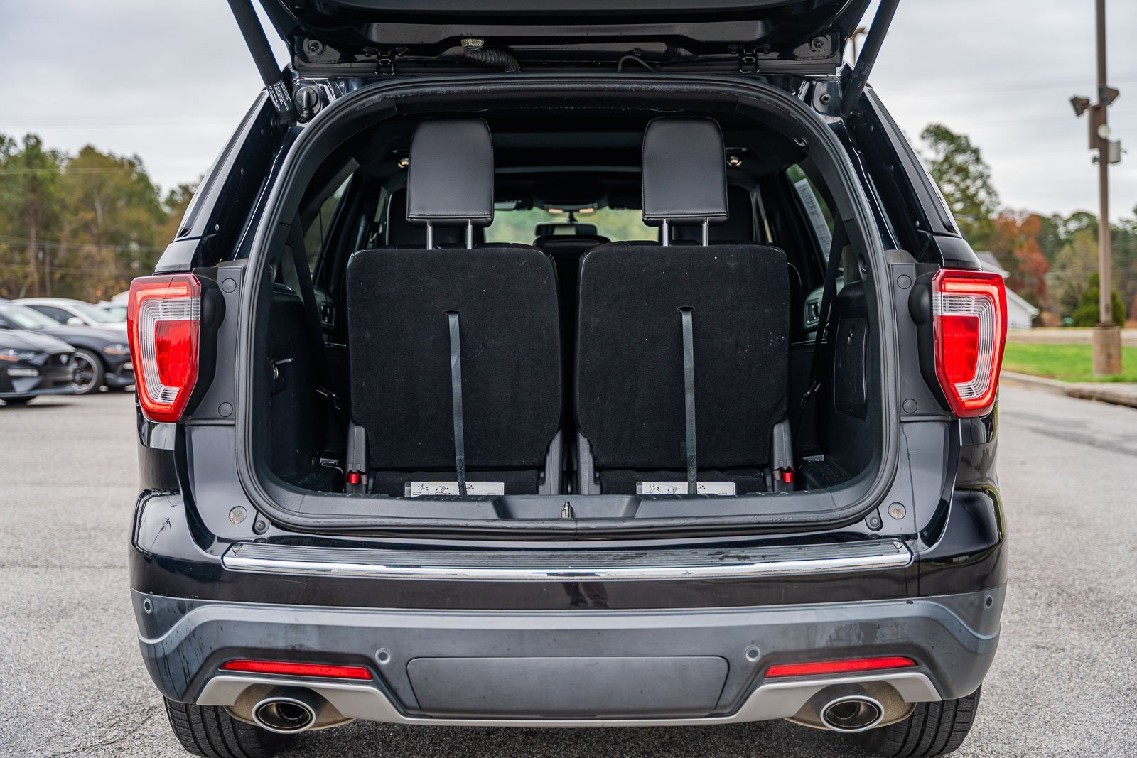 Certified 2018 Ford Explorer XLT w/ Equipment Group 202A image 16