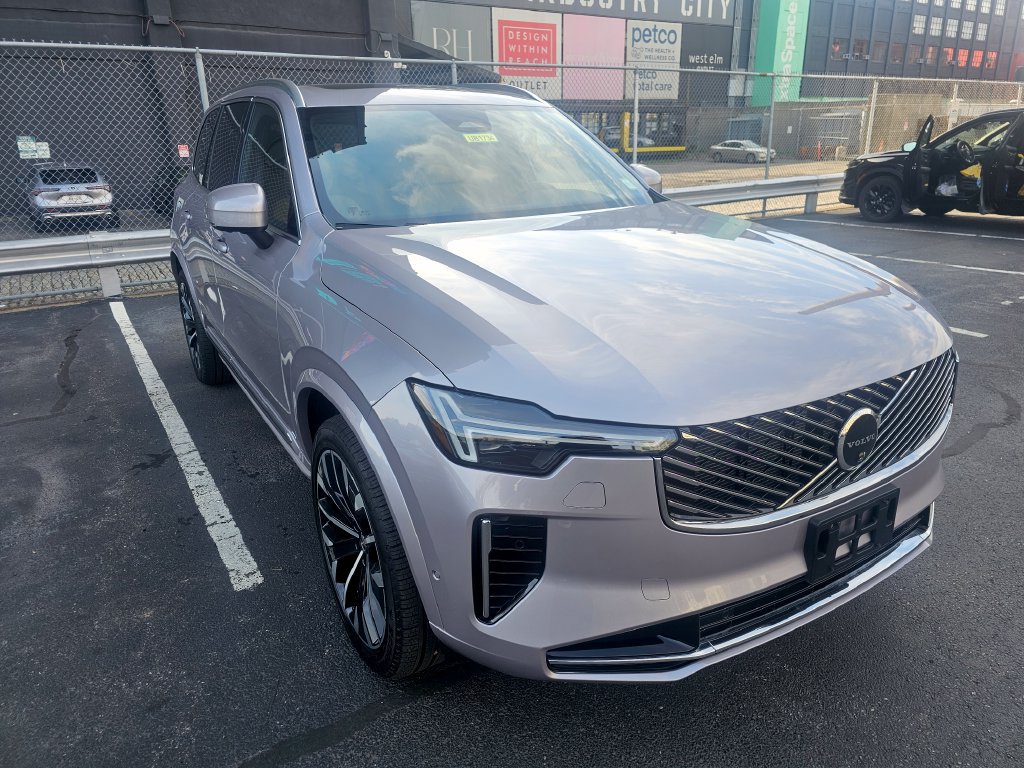 Certified 2026 Volvo XC90 B6 Plus w/ Protection Package Premier AWD/4WD image 4
