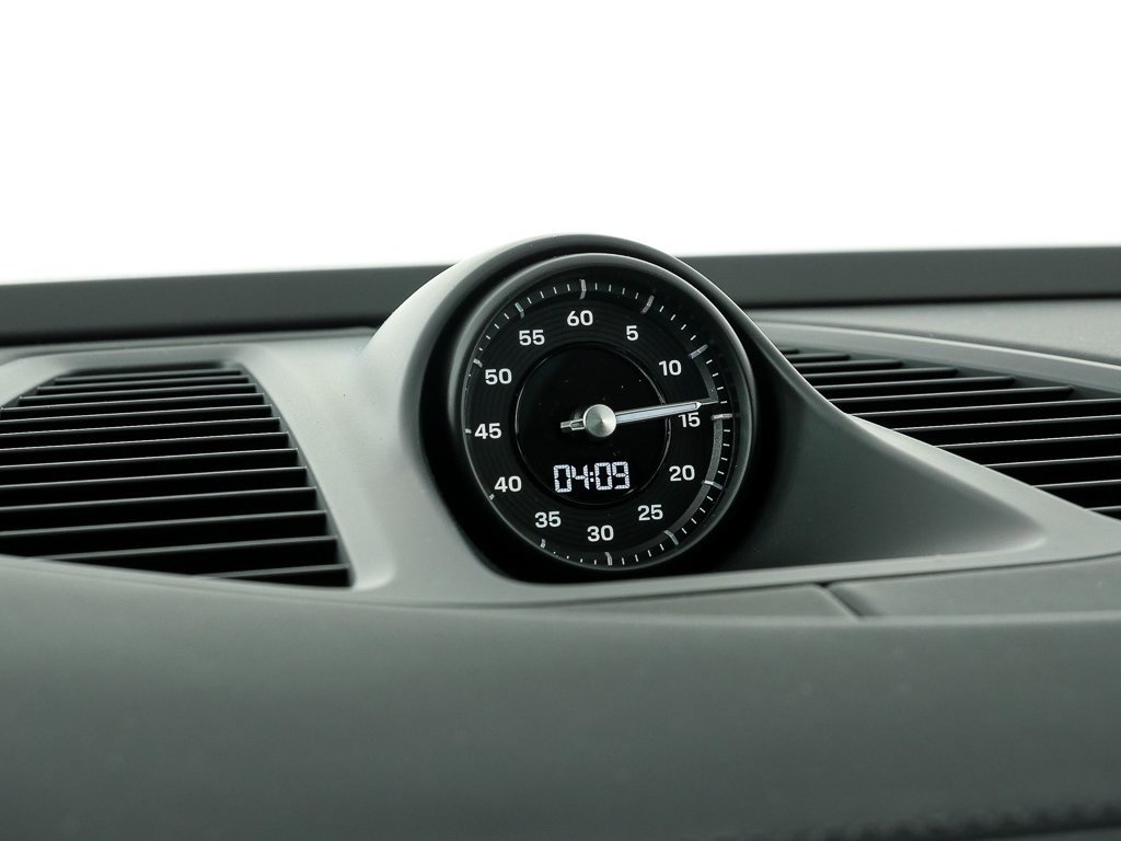 New 2025 Porsche Macan 4S Electric image 18