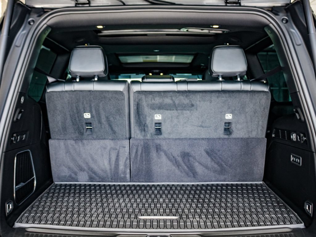 Certified 2025 Jeep Wagoneer Series II AWD/4WD image 12