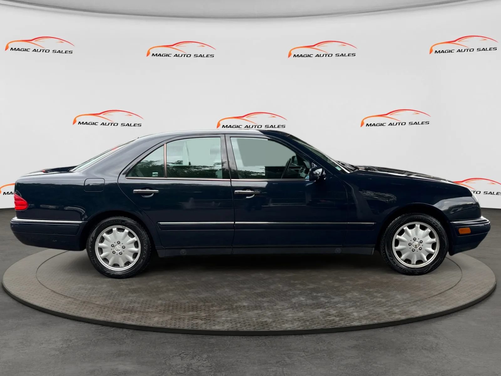 Used 1999 Mercedes-Benz E 320 Sedan image 6