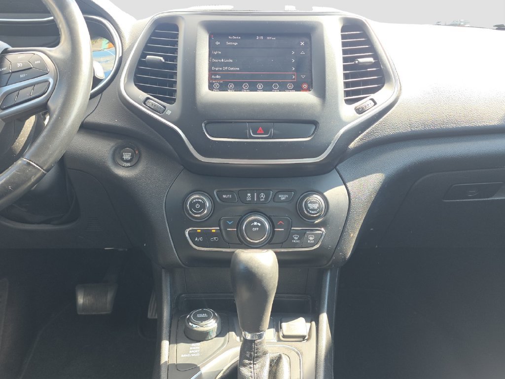 Used 2019 Jeep Cherokee Latitude Plus AWD/4WD image 14