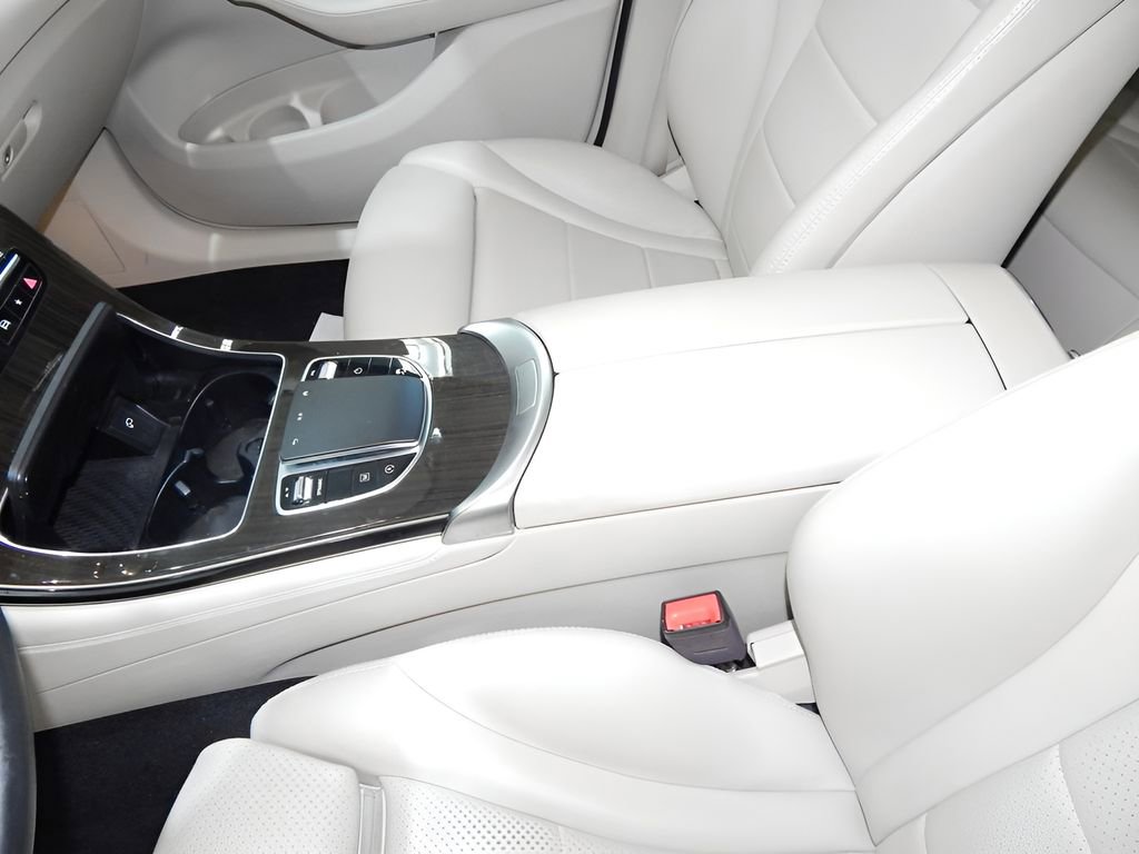 Used 2020 Mercedes-Benz GLC 300 4MATIC w/ Multimedia Package image 19
