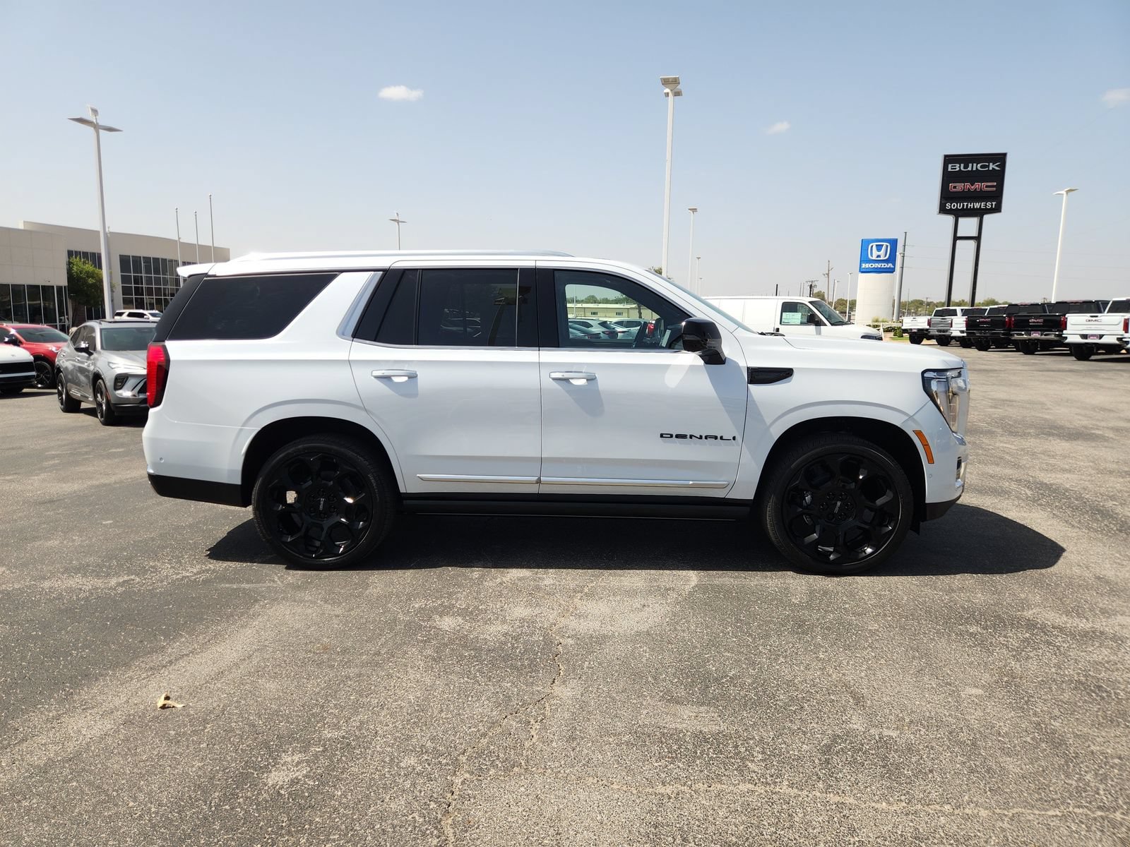 New 2026 GMC Yukon Denali w/ Denali Reserve Package AWD/4WD image 7