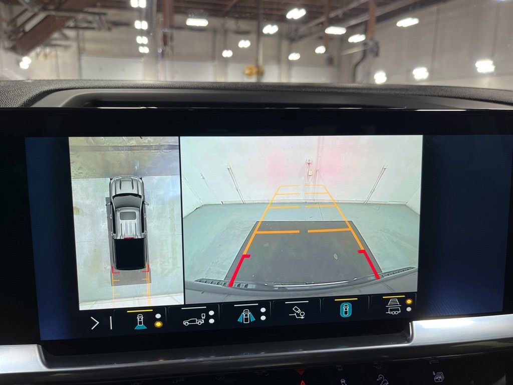 Used 2022 Chevrolet Silverado 1500 LTZ w/ LTZ Premium Package image 18