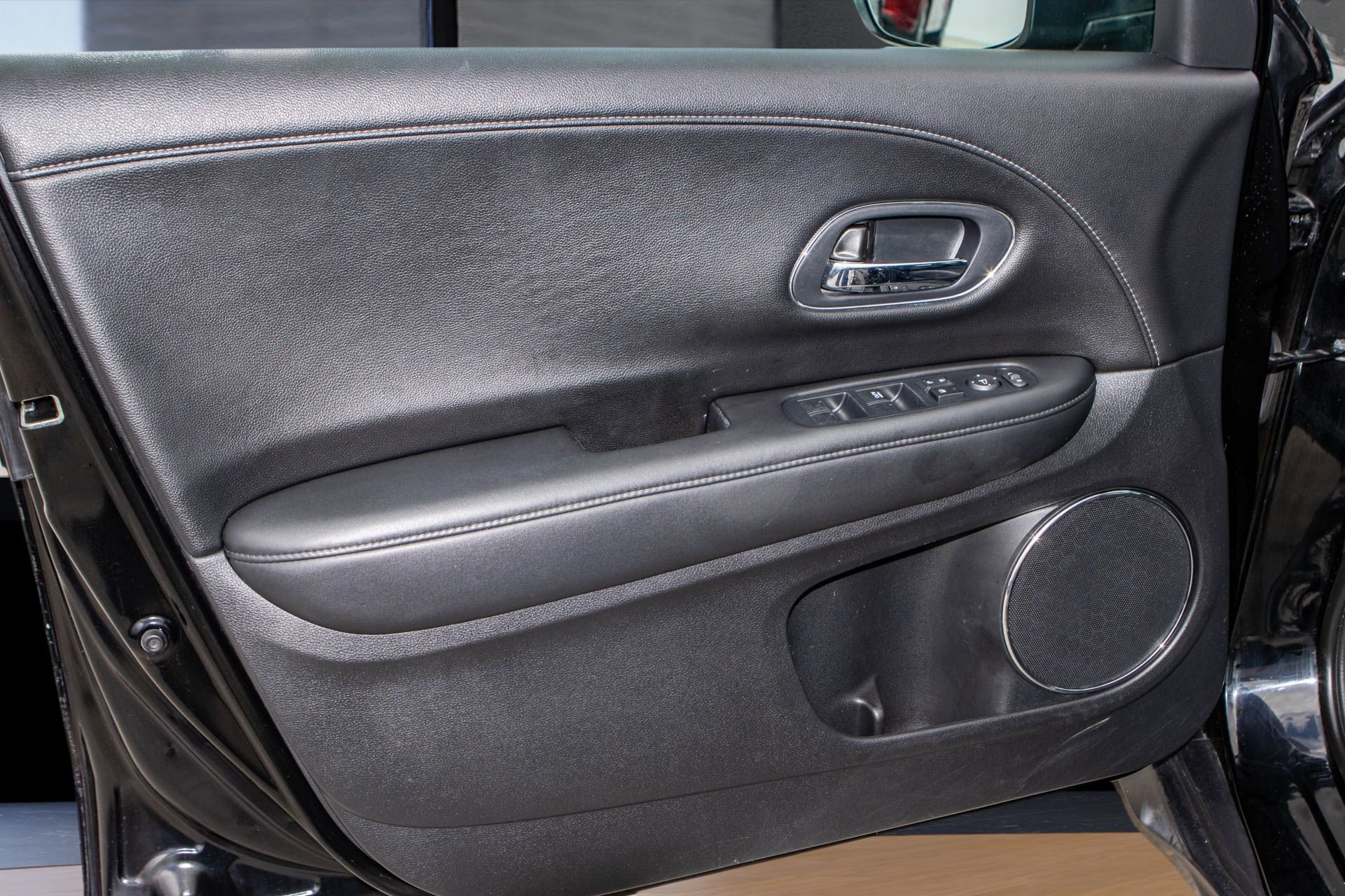 Used 2017 Honda HR-V EX-L image 10