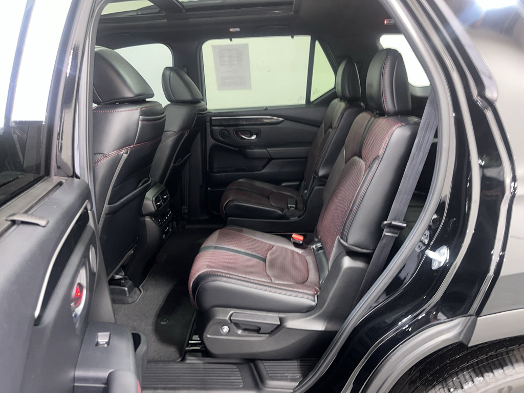 Used 2025 Honda Pilot Black Edition image 35