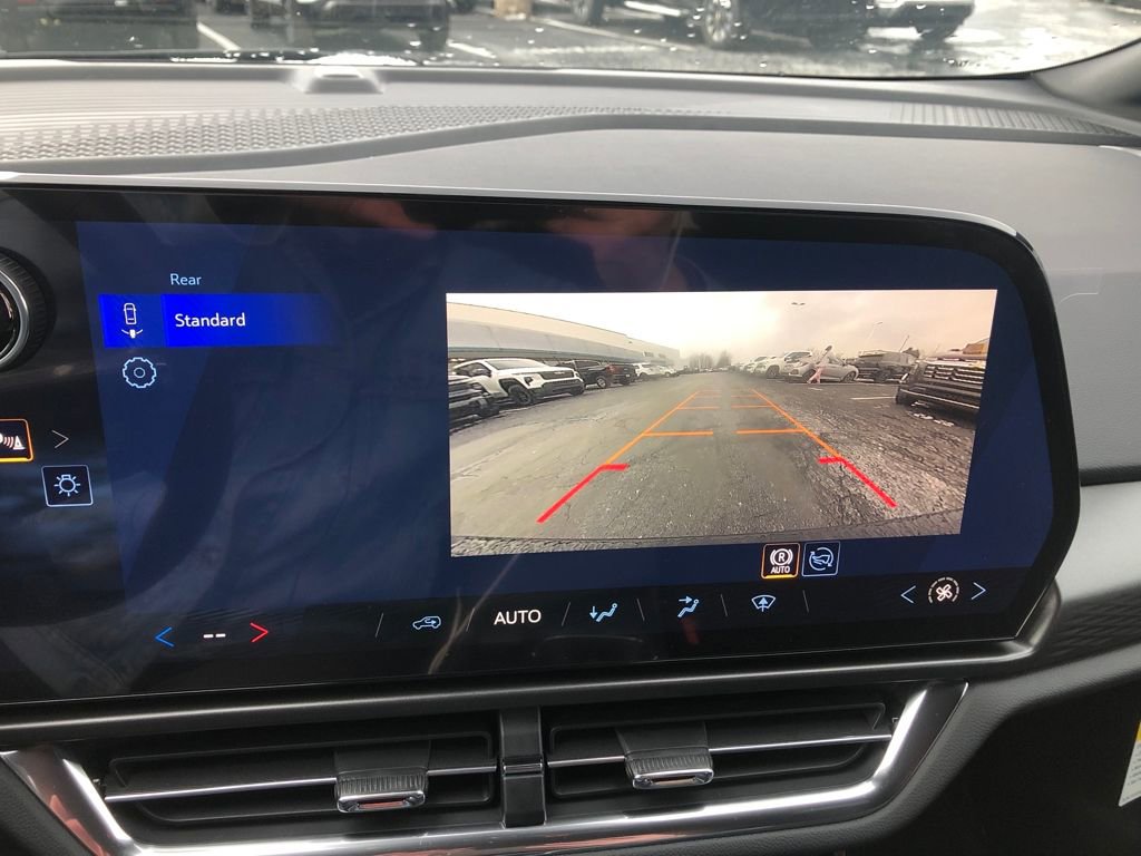 New 2026 Chevrolet Equinox EV LT image 18