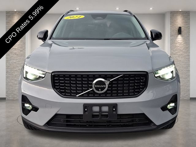 Certified 2024 Volvo XC40 B5 Plus w/ Climate Package AWD/4WD image 2