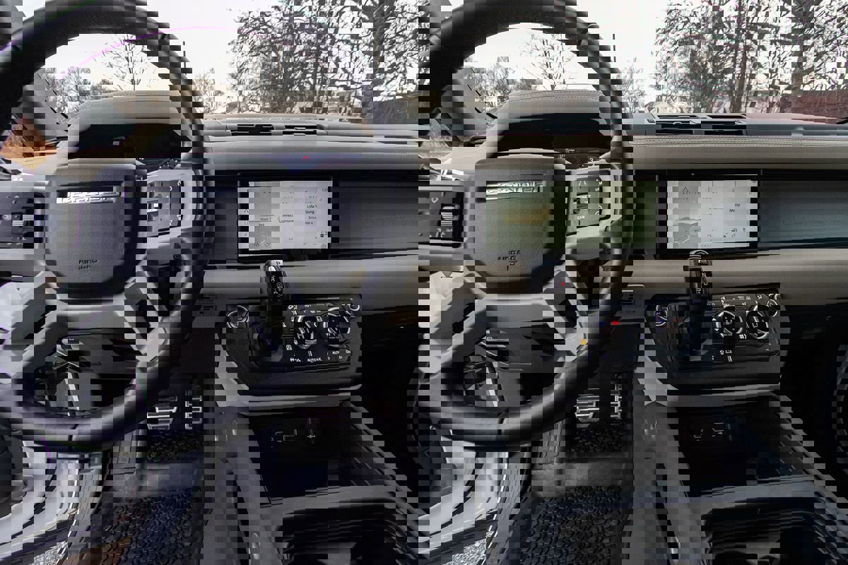 Used 2020 Land Rover Defender 110 S image 13