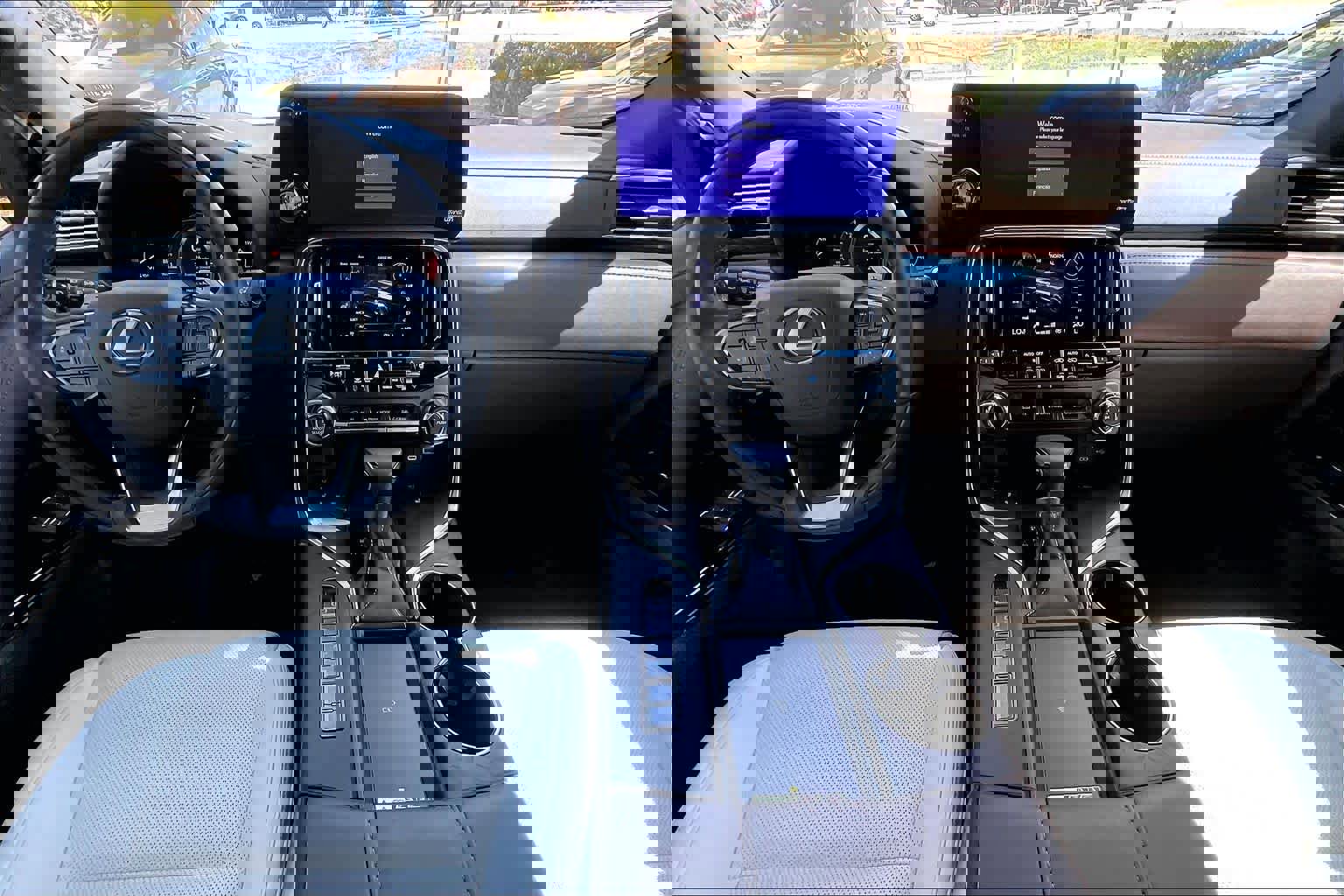 Used 2024 Lexus LX 600 4WD w/ Luxury Package image 15