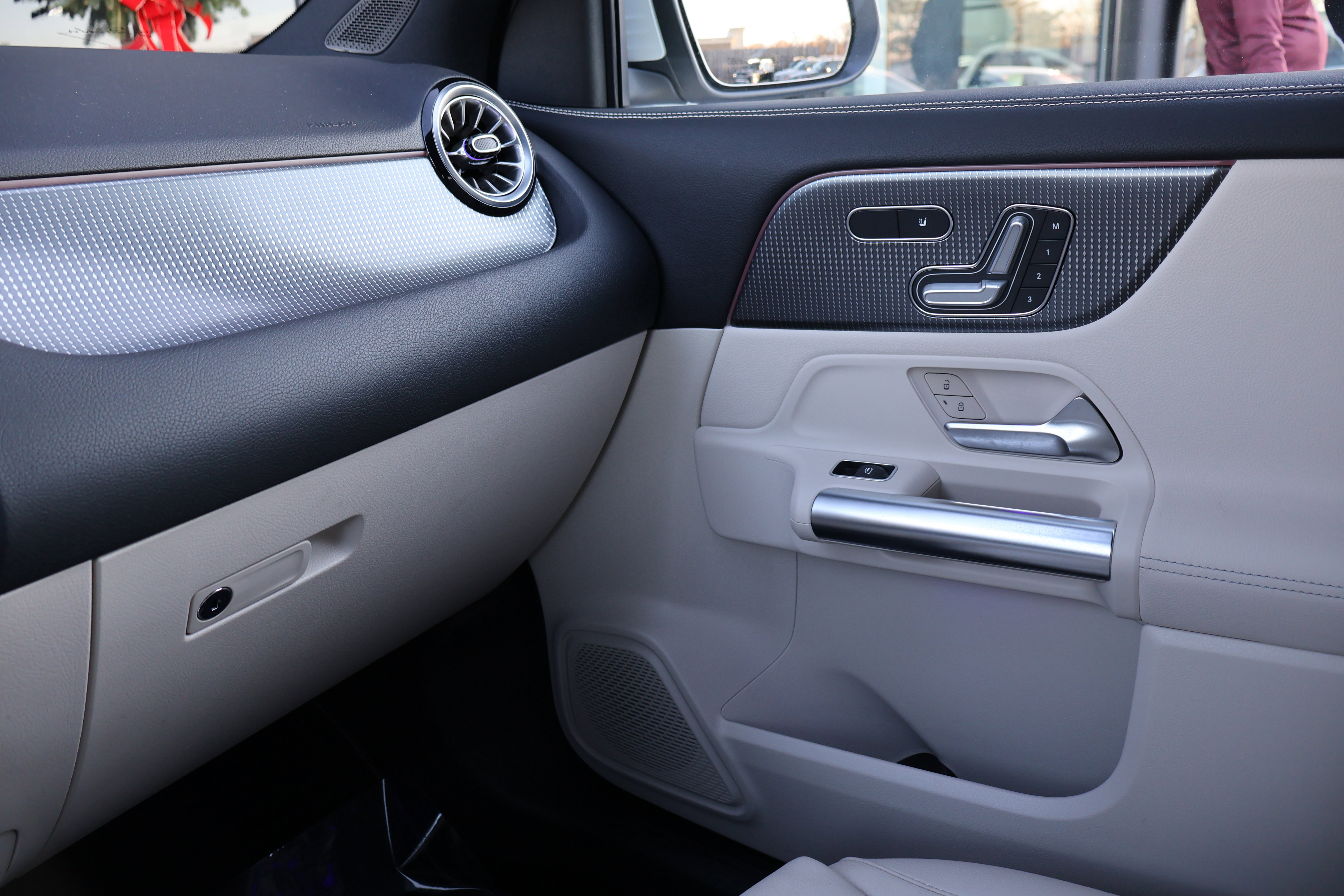 Certified 2023 Mercedes-Benz GLA 250 w/ Premium Package image 43