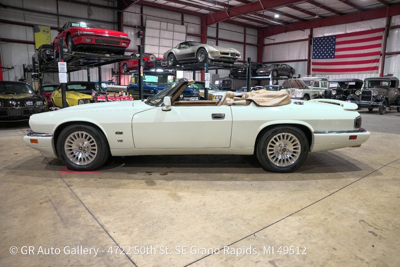 Used 1995 Jaguar XJS V12 Convertible RWD image 4