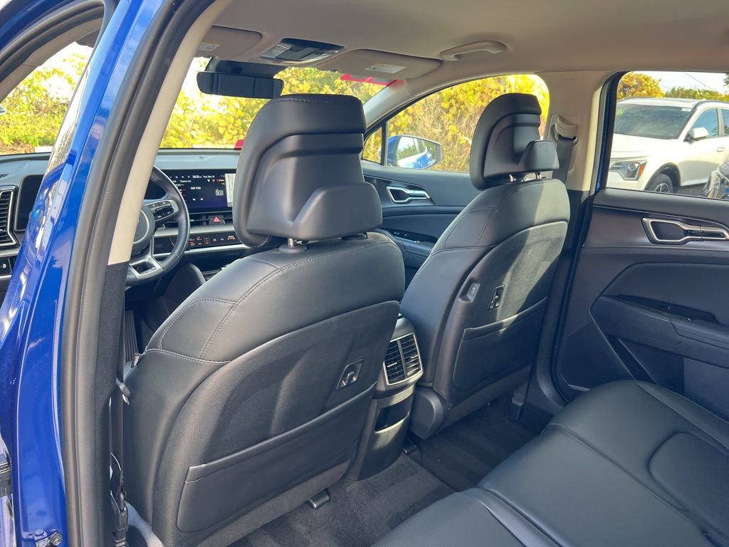 Certified 2025 Kia Sportage EX image 9