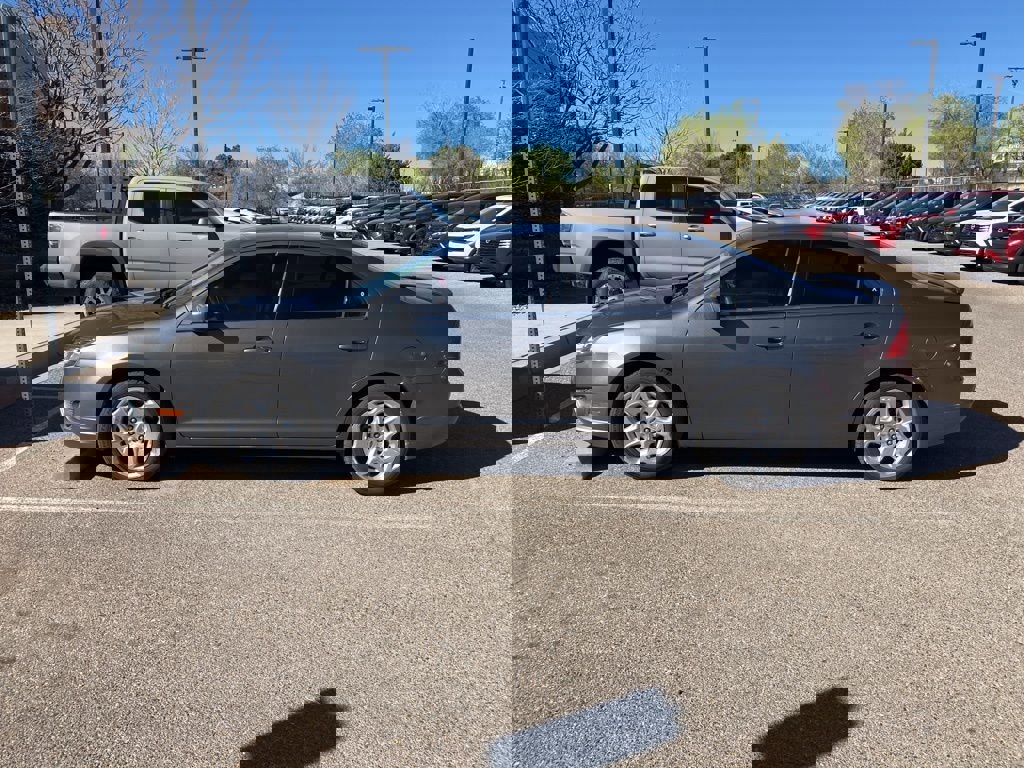 Used 2010 Ford Fusion SE image 2