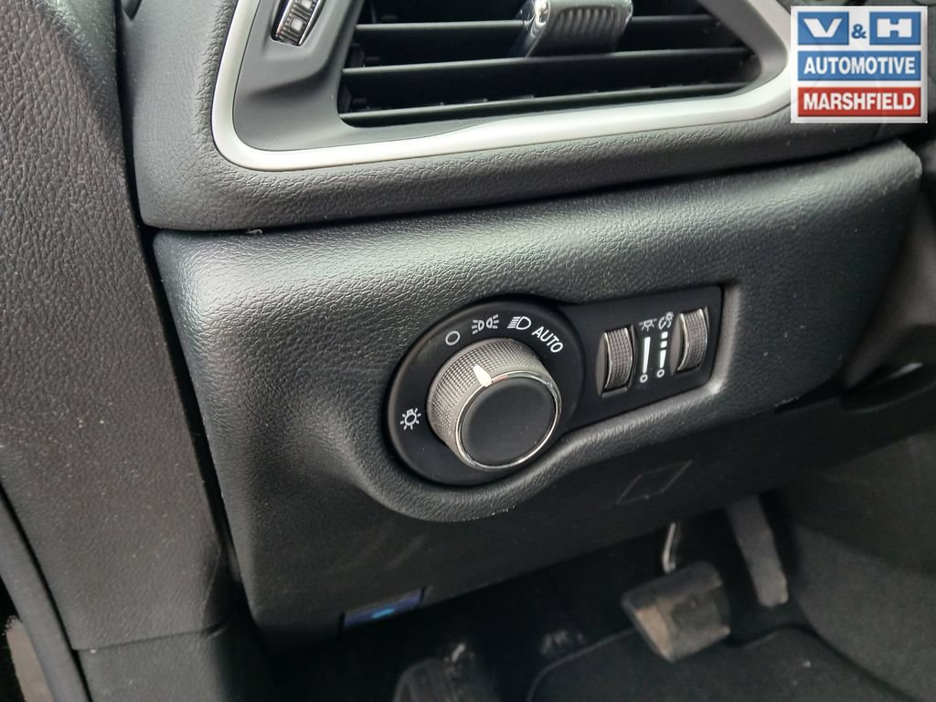 New 2026 Chrysler Voyager LX FWD image 12