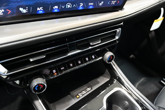 New 2027 Chevrolet Traverse LT AWD/4WD image 18