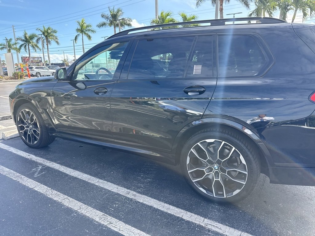 Used 2023 BMW X7 xDrive40i w/ M Sport Package image 7