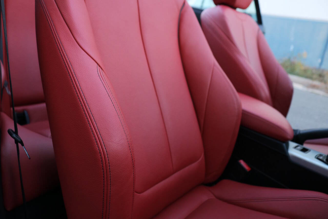 Used 2015 BMW M235i Convertible image 23
