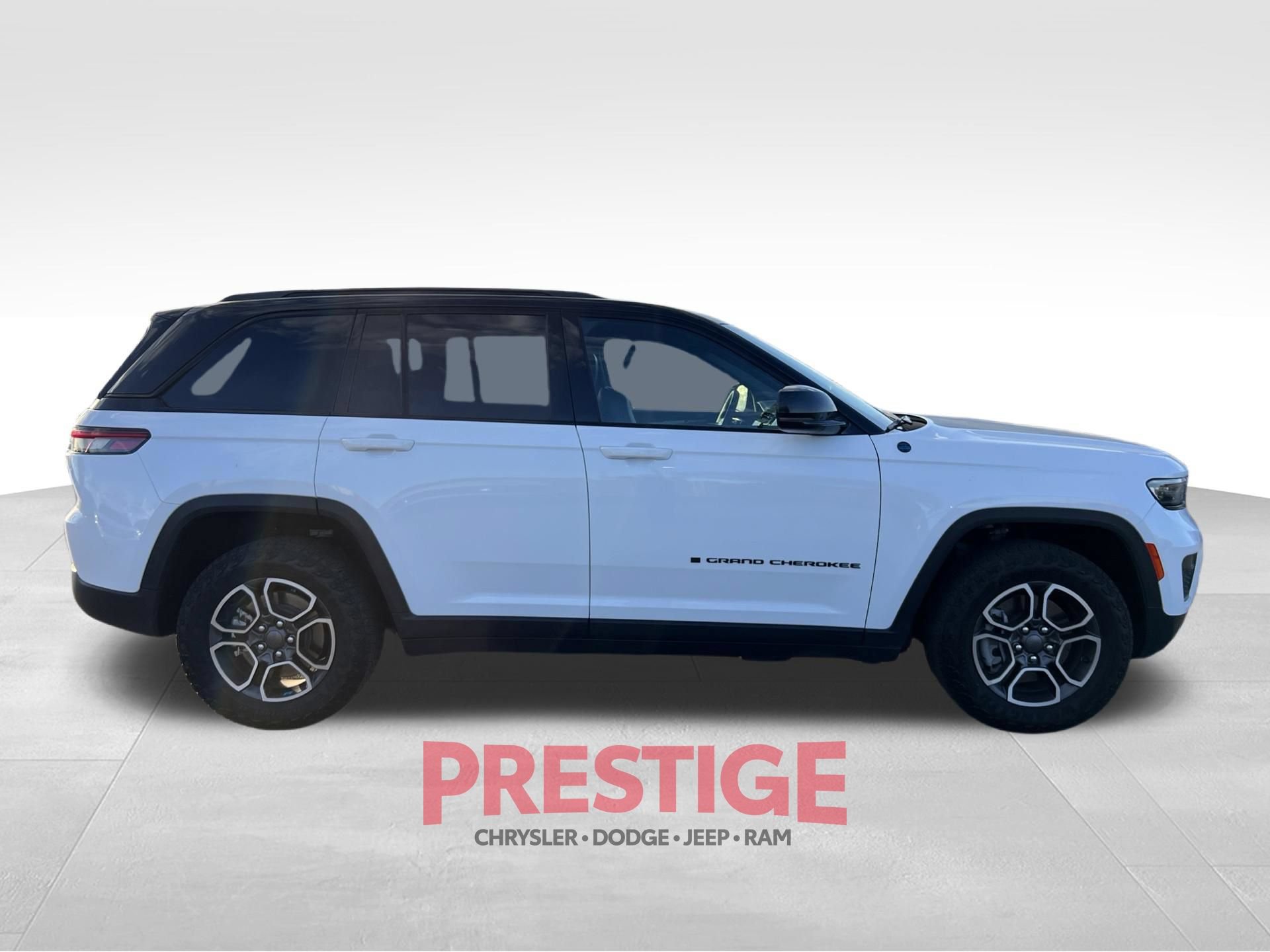 Used 2022 Jeep Grand Cherokee Trailhawk AWD/4WD image 5