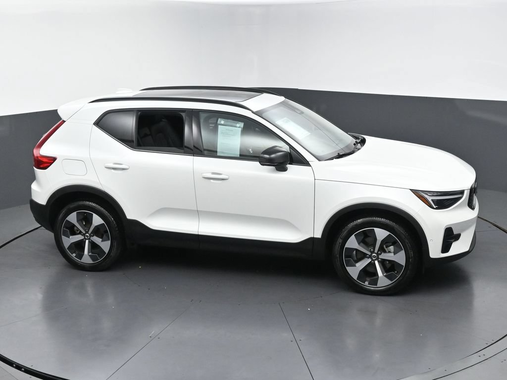Used 2026 Volvo XC40 B5 Plus AWD/4WD image 47