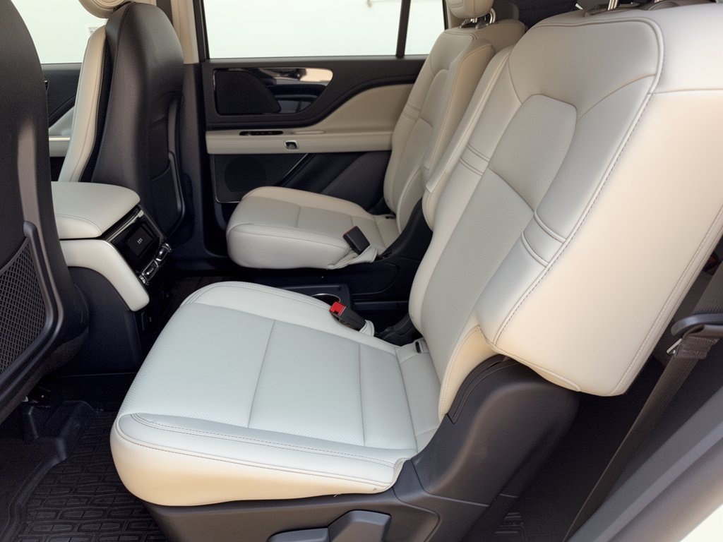 Used 2025 Lincoln Aviator 2WD image 29